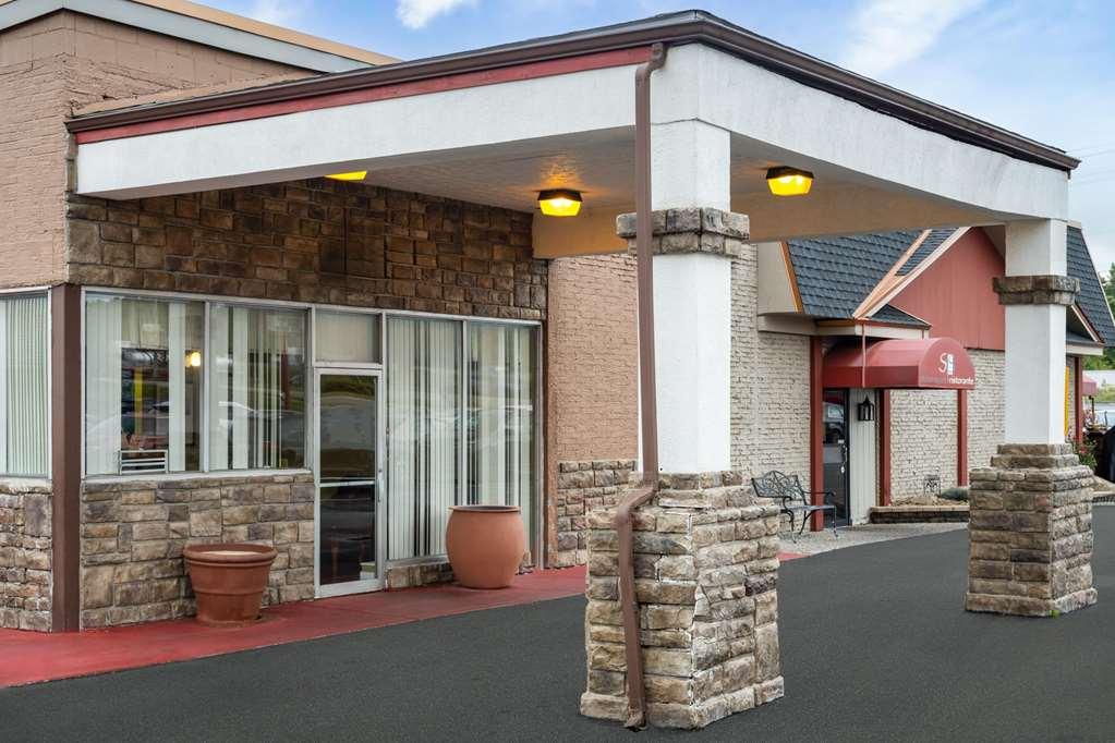 Rodeway Inn Янгстаун Экстерьер фото