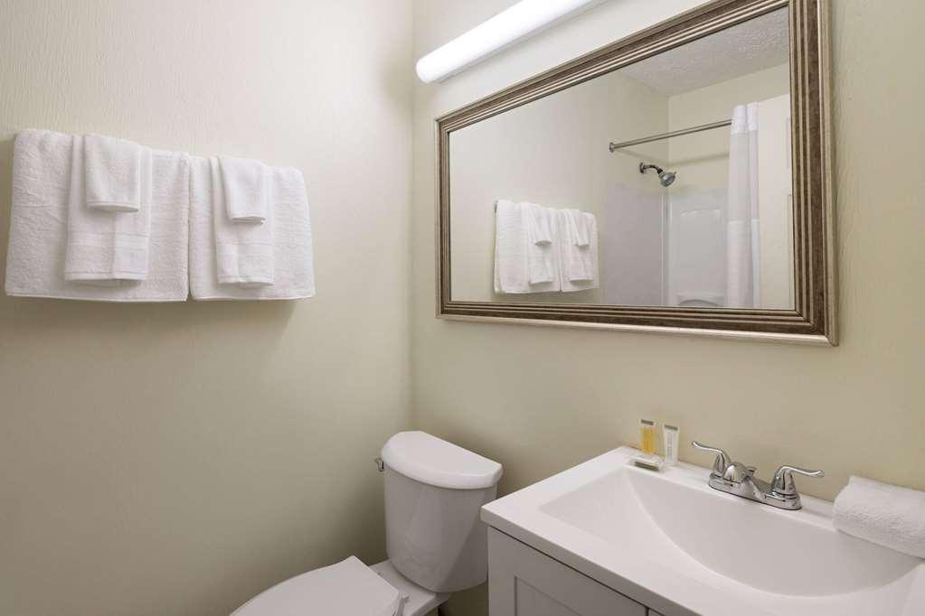 Rodeway Inn Янгстаун Номер фото